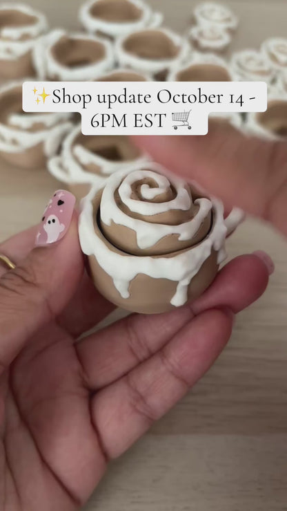 Cinnamon Roll Clicky Fidget Keychain